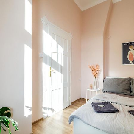 Golbarg Synagoge Apartment In Heart Of City Будапеща Екстериор снимка
